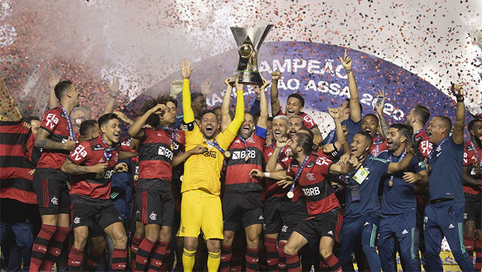   O time da Gávea (que encerrou a competição com 71 pontos) garantiu o oitavo título porque o vice-líder Internacional - única equipe que ainda poderia lhe alcançar na classificação nesta última rodada - empatou em 0 a 0 com o Corinthians em jogo realizado em Porto Alegre, ficando nos 70 pontos.