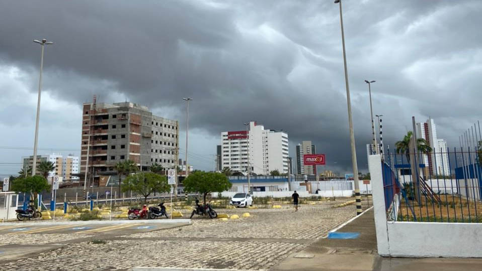   Média de chuvas na região Oeste do RN em fevereiro foi de apenas 85,2mm. Em Mossoró choveu 101,8mm durante o mês, sendo um dos 4 municípios da região a registrar a melhor média. Em todo o estado, de acordo com a análise da unidade Instrumental de Meteorologia da EMPARN, a média de chuvas durante o segundo mês de 2021 ficou abaixo do esperado. A média registrada no RN foi de 68,5 mm, enquanto que a esperada era de 92,2mm, representando um déficit de 25,8%. Veja a média nas outras regiões.