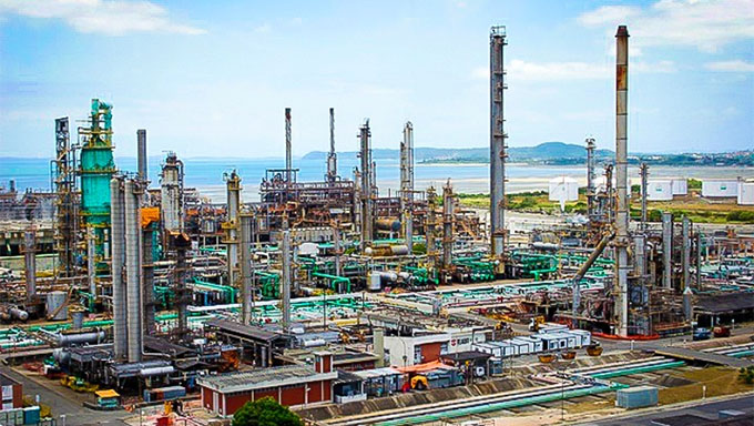   Mobilização nacional dos petroleiros quer chamar a atenção da população brasileira para os prejuízos da “privatização aos pedaços” da Petrobrás que a atual gestão está promovendo, como a venda da Refinaria Landulpho Alves (RLAM), na Bahia, para o Fundo Mubadala, por US$ 1,65 bilhão, valor muito abaixo do mercado.