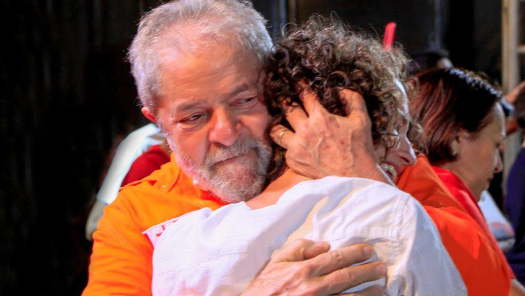   "Consegue transmitir para nós um sentimento de humanidade, de esperança, de pensar grande", diz Isolda sobre discurso de Lula. A deputada estadual elogiou o primeiro discurso feito pelo ex-presidente Luiz Inácio Lula da Silva após suas condenações terem sido anuladas pelo ministro Edson Fachin, do STF. Durante o discurso, o ex-presidente falou sobre a gravidade do momento atual do Brasil. Para Isolda Dantas (PT), o discurso mostrou o tamanho de Lula para a história do Brasil.