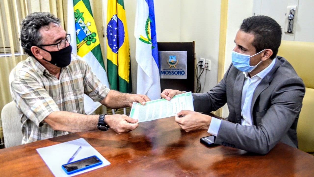   Nogueirão é oficialmente do município e MPRN o libera para jogos. “O Estádio do Nogueirão é oficialmente do município de Mossoró” afirma Allyson Bezerra, observando que assinou um Termo de Ajustamento de Conduta com o MPRN, que permite a reabertura do Estádio para jogos, sem público.