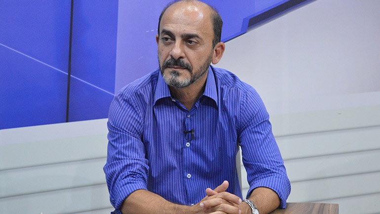   Vice-governador do RN testa positivo para a Covid-19; Antenor já está em isolamento. A informação foi confirmada pela assessoria de Antenor Roberto e também por uma publicação na página oficial do Governo do Estado no Twitter. O exame que diagnosticou a doença foi realizado nesta quinta-feira (18) e o resultado saiu no mesmo dia. Antenor está assintomático e segue em isolamento. A assessoria também afirmou que ele não vinha tendo contato com a governadora Fátima Bezerra.