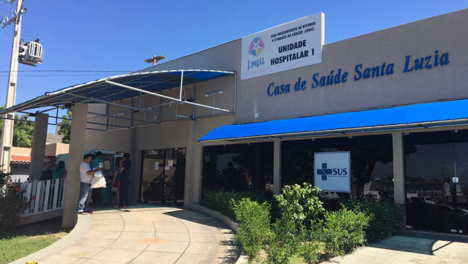   Mossoró já conta com 70 leitos instalados no Hospital São Luiz, 17 no Hospital Regional Tarcísio Maia, 10 leitos no Hospital Rafael Fernandes e 25 clinicos na UPA do BH; “Boa tarde, pessoal! Passando pra dar uma boa notícia! Após tratativas com a Liga Contra o Câncer de Mossoró, estaremos abrindo 10 novos leitos de UTI covid na cidade, que deverão estar prontos e a serviço da população ainda esta semana. Valeu”, escreveu a governadora Fátima Bezerra