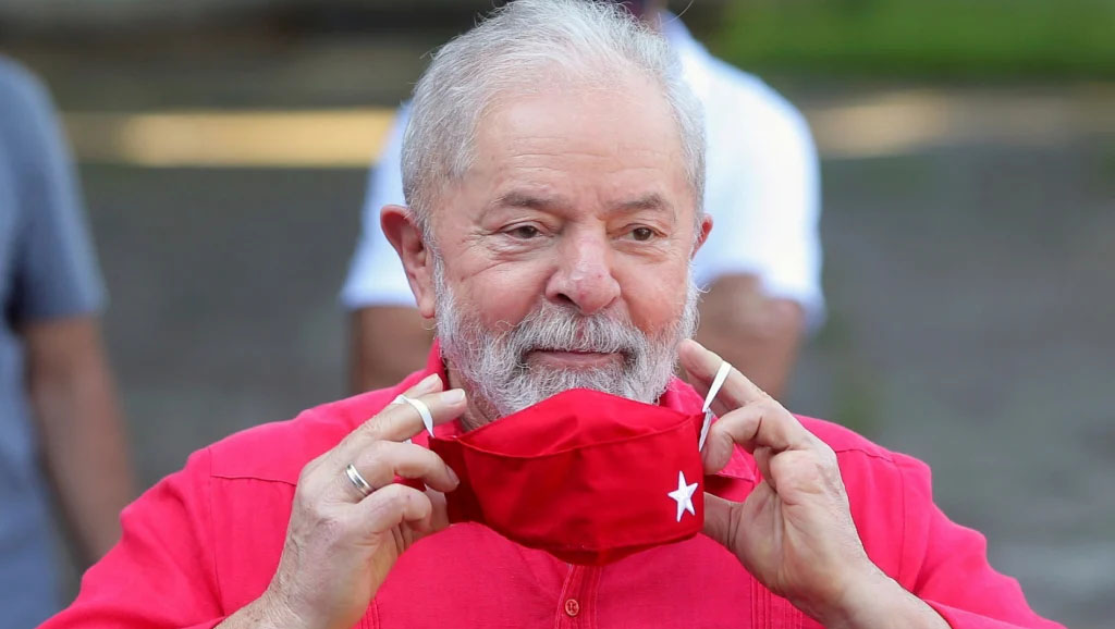   Com decisão do STF Lula permanece elegível para disputar as eleições 2022. Nesta quinta-feira (15), oito ministros (Fachin, Alexandre de Moraes, Rosa Weber, Dias Toffoli, Gilmar Mendes, Ricardo Lewandowski, Cármen Lúcia e Luís Roberto Barroso) votaram pela rejeição do recurso da PGR, que buscava manter as condenações do ex-presidente na Operação Lava Jato.