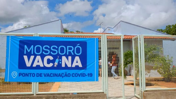   O município recebeu nesta sexta-feira (16), 7.885 doses das vacinas Astrazeneca/Oxford e Butantan/Coronavac, o que garante a continuidade da campanha "Mossoró Vacina" para quem tem 60 anos e também segunda dose; as vacinas estão sendo aplicadas em dez postos espalhados pela cidade: VEJA LISTA.