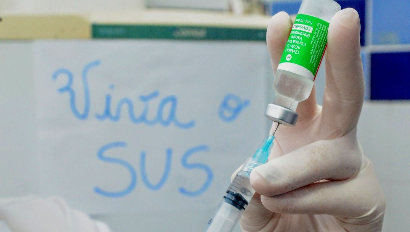   Apesar da crise com a Coronavac, Mossoró aplicou 2.483 doses de vacinas no final de semana. O município aguarda a chegada de novas doses para continuar avançando na imunização dos mossoroenses, expandindo a faixa de pessoas com comorbidades. Também devem ser liberadas parte das doses da reserva técnica do estado, para conclusão da imunização de paciente que receberam a primeira dose da coronavac, enquanto aguarda o Ministério da Saúde enviar novas unidades.