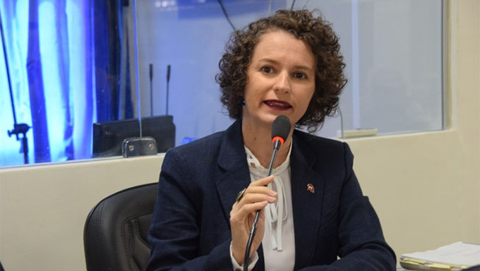   Isolda se reuniu nesta quarta-feira (28), com o prefeito de Mossoró, Allyson Bezerra (solidariedade), para debater projetos para melhorias na cidade. Na ocasião, foi discutido também meios para conseguir a segunda dose de CoronaVac para mais de 3 mil Mossoró.