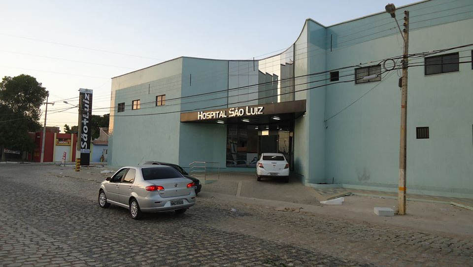   Dez leitos de UTI Covid no HCSL podem ser desbloqueados em até 48h. A direção da Apamim, responsável pela administração do Hospital de Campanha São Luiz, em Mossoró, apresentou aos promotores do MPRN e a representantes do governo do estado e da prefeitura os custos para aquisição do chamado “Kit Intubação”, medicamentos necessários para tratamento de paciente com quadro agravado da covid-19. Na reunião, foi acordado que governo e prefeitura irão arcar com esses custos extras para manutenção dos leitos na cidade.