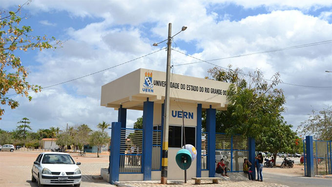  Universidades públicas do RN atuarão em projeto de vacinação contra Covid-19 , A ideia é que os estudantes e servidores das universidades públicas atuem no apoio aos municípios na vacinação, tanto na aplicação das doses como no atendimento ao público, cadastro e controle da vacinação.