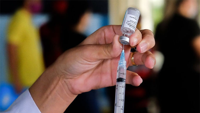   Ao todo, 10 Unidades Básicas de Saúde estarão abertas no sábado (08), além do ginásio do SESI que tem capacidade para vacinar 1.600 pessoas por dia através de 10 vacinadores. Serão ministradas doses de AstraZeneca primeira e segunda dose para quem está na data. Quanto a segunda dose da CoronaVac, o governo Federal enviou poucas doses neste sábado, que deve chegar a Mossoró neste domingo e segunda será aplicado nos postos de saúde.