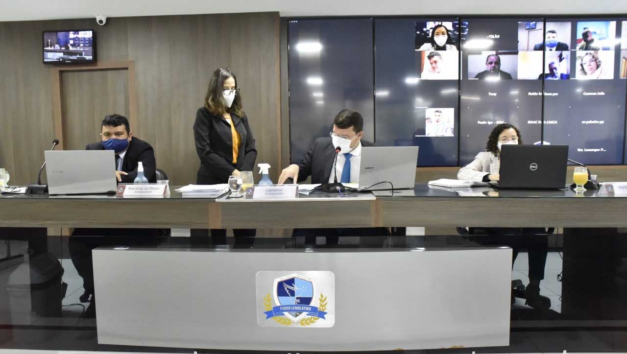   Para nomear o profissional técnico que vai atuar nesta função, o prefeito Allyson Bezerra apresentou projeto de lei na Câmara Municipal, transformando 21 cargos comissionados em dois cargos com salário equivalente ao de um secretário (inicialmente só vai nomear um), para atuar exclusivamente na garimpagem de recursos em Brasília para o município de Mossoró