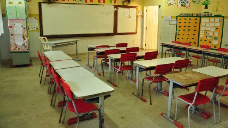   MPRN e DPE voltam a pedir na justiça retomada das aulas presenciais na rede estadual. De acordo com o pedido, as aulas devem ser de forma híbrida, gradual e facultativa nos Municípios em que não vigorem decretos restritivos de funcionamento das atividades escolares presenciais. Os órgãos ainda pediram a intimação pessoal da governadora do Estado e do secretário de Educação para que, no prazo de 48 horas, instituam por ato normativo específico o Plano de Retomada Gradual das Atividades Presenciais da Rede Estadual do RN.