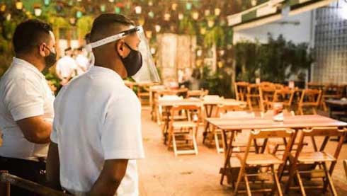   Bares e restaurantes do RN poderão pagar o ICMS em até 6 vezes. A iniciativa, proposta pelo Governo do Estado, é válida para estabelecimento destes ramos, não optantes pelo simples nacional. O pagamento do imposto havia sido prorrogado até esta segunda-feira (31). A medida entrou em vigor na semana passada, tendo sido oficializada por meio de decreto e publicado no DOE da terça-feira (25) como parte das contribuições do governo para mitigar os impactos da pandemia entre as empresas do segmento, um dos que foram mais atingidos pelos reflexos das medidas restritivas. 