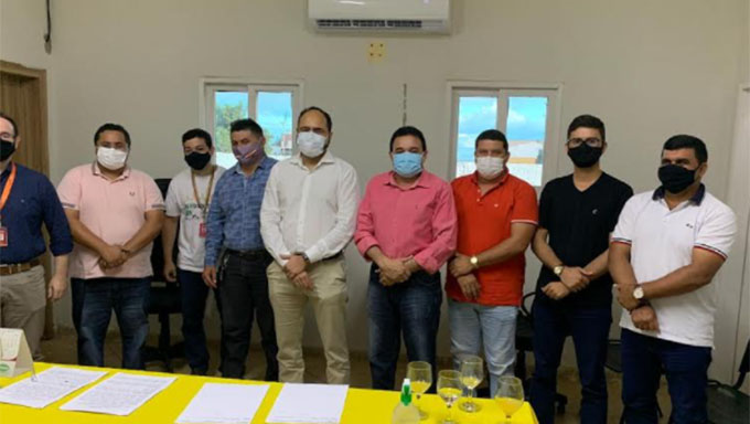   Na oportunidade, o prefeito solicitou a realização de um diagnóstico, envolvendo a secretaria municipal de Agricultura, Banco do Nordeste e Sebrae, em todas as vilas, que ao final possa identificar os agricultores e colonos que precisam de crédito para recuperar a cajucultura “que é o forte da economia do município, que gera oportunidade e renda para os colonos e suas famílias”, observou o prefeito Bibiano.