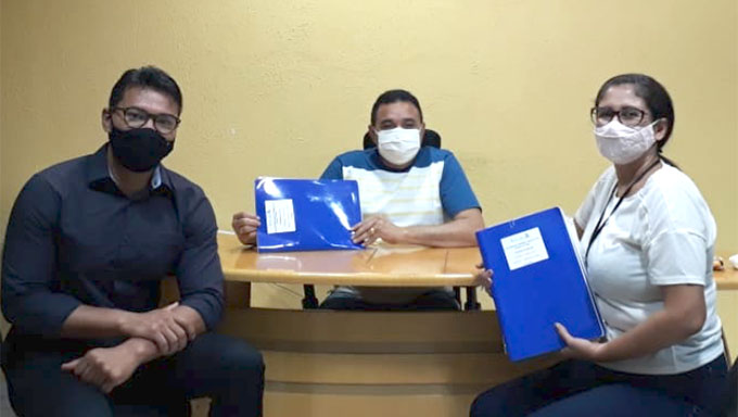   “A Administração Municipal fica feliz pelo avanço na questão da regularização fundiária. E tenho certeza que muito em breve as famílias beneficiadas estarão recebendo o seu título, passando a propriedade a ser de fato, de verdade, dos atuais moradores”, ressaltou o prefeito.