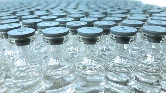   Bancos de células e de vírus para produção de IFA nacional chegam a Fiocruz. Os dois bancos foram recebidos na manhã desta quarta-feira (2). Considerados o coração da tecnologia para a produção da vacina contra a Covid-19, os bancos de células e de vírus concretizam a transferência de tecnologia, que teve contrato assinado nesta terça-feira (1º) entre a Fiocruz e a AstraZeneca.