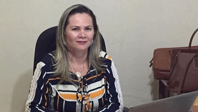  De acordo com a Secretária Municipal de Educação, professora Milane Azevedo, “é uma conquista esperada por todos, que será gratificante para todos. E desejo que se estenda logo a toda população. Com a vacina, nos sentiremos mais seguras para trabalhar”, ressaltou a secretária.