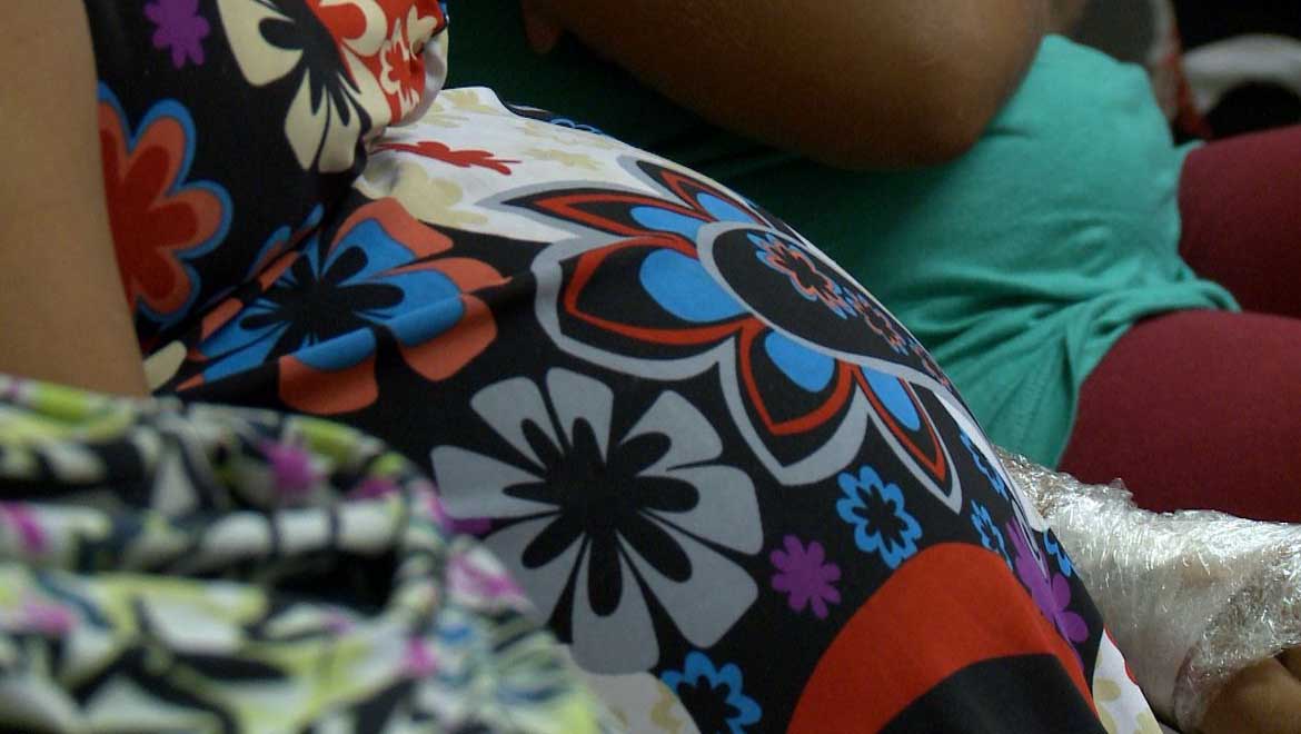   Covid-19 em grávidas pode causar nascimento prematuro e morte intrauterina, aponta estudo. A pesquisa foi desenvolvida por pesquisadores da PUCPR, UFPR e do Instituto de Pesquisa Pelé Pequeno Príncipe, no Hospital de Clínicas e no Hospital Nossa Senhora das Graças, em Curitiba, com consentimento das pacientes e aprovação do Comitê de Ética das instituições.