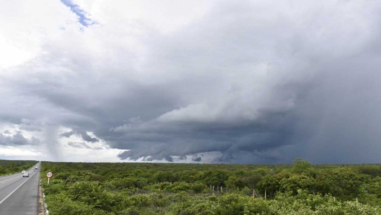   RN registra chuvas 30% abaixo do esperado entre os meses de fevereiro e maio. O intervalo é considerado como período chuvoso no estado. De acordo com a análise da Emparn, a expectativa era de uma média de chuvas em torno de 526,2 mm, porém o volume médio observado foi de 369,2 mm no período. Municípios localizados ao longo da Costa Branca, Região da Borborema, Trairí, Mato Grande e todo o Litoral Leste, foram os locais com maiores déficits.
