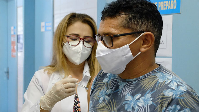   Ao todo, 10 unidades básicas de saúde estarão abertas neste domingo para mais um dia da campanha Mossoró Vacina.  O grupo deve se atentar aos documentos necessários para receber a vacina. Pessoas incluídas na faixa etária 47 anos ou mais devem apresentar originais e cópias de documento oficial com foto, comprovante de residência e cartão de vacina (se houver)