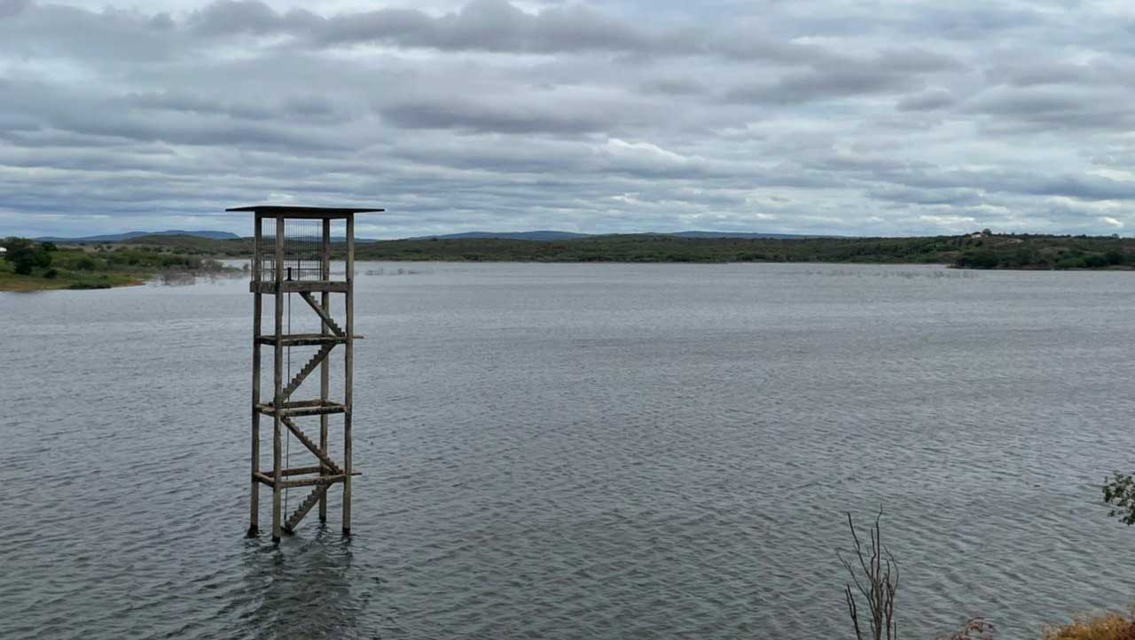   Relatório mostra que reservas hídricas do RN acumulam 49,99% do seu volume total. O relatório foi divulgado nesta segunda-feira (21). Ao todo, o Igarn monitora 47 reservatórios com capacidades superiores a 5 milhões de metros cúbicos, responsáveis pelo abastecimento das cidades potiguares. Ainda de acordo com o documento, no mesmo período de 2020, as reservas hídricas acumulavam 2.485.327.772 m³, correspondentes a 56,78% da sua capacidade total. 