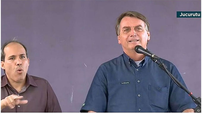    “O governo está completando 2 anos e meio sem uma acusação sequer de corrupção. Não adianta inventar vacina porque não recebemos uma dose sequer dessa que entrou na ordem do dia da imprensa ontem. Temos o compromisso de, se algo tiver errado, apurar. Mas, até o momento, não temos um só ato de corrupção”, discursou o presidente.