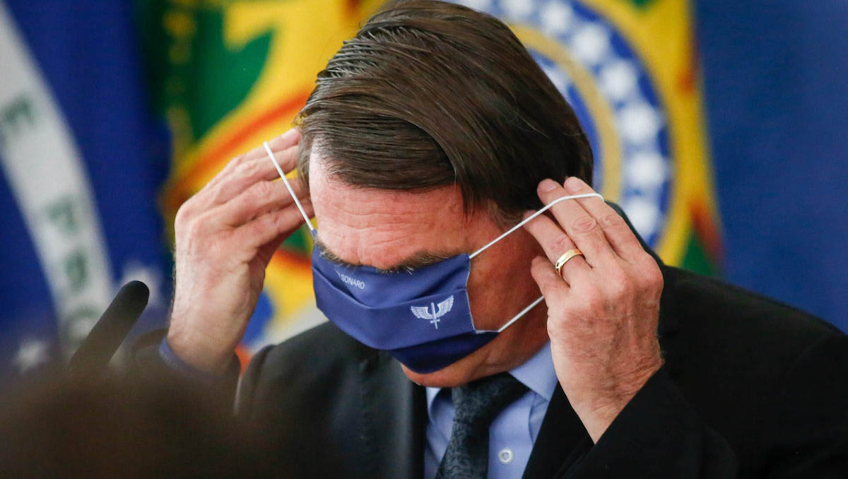   STF recebe notícia-crime com pedido de investigação de Bolsonaro por prevaricação. O pedido foi apresentado pelos senadores Randolfe Rodrigues (Rede-AP), Jorge Kajuru (Podemos-GO) e Fabiano Contarato (Rede-ES). Ao justificar a notícia-crime, Randolfe afirmou que, após o depoimento dos irmãos Miranda, é possível entender que Bolsonaro teve conhecimento "de que poderia haver um esquema criminoso envolvendo a busca pela vacina indiana Covaxin" e que o presidente "tinha conhecimento de quem estava envolvido no suposto esquema criminoso, inclusive da figura do seu aparente e suposto mentor e arquiteto".