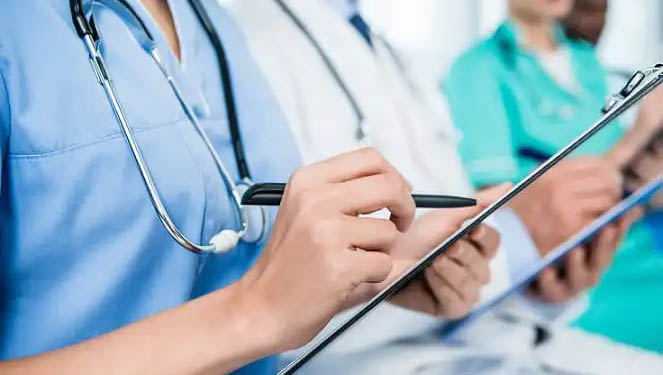   Fátima anuncia nomeação de mais 262 servidores efetivos para a saúde do RN. O anúncio foi feito na tarde desta terça-feira (29), por meio das redes sociais da governadora. Os novos convocados foram aprovados no concurso realizado no ano de 2018. Ao todo, serão convocados 19 assistentes sociais, 52 enfermeiros, 10 farmacêuticos, 18 farmacêuticos bioquímicos, 5 fisioterapeutas, 1 fonoaudiólogo, 5 psicólogos, 12 nutricionistas, 20 administradores, 20 contadores, 1 engenheiro, 1 médico anestesiologista, 10 médicos cardiologistas, 1 médico cirurgião, 1 médico cirurgião pediátrico, 1 médico neurologista, 1 médico ortopedista, 2 médicos patologistas, 11 médicos ultrassonografistas, 1 técnico em biodiagnóstico e 69 assistentes técnicos administrativos em saúde.