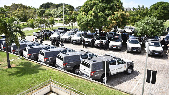   Governo do RN faz entrega de veículos e equipamentos para o sistema de segurança. Com o investimento de R$ 15 milhões, viabilizado por convênios com o Governo Federal, emendas parlamentares e contrapartida do Governo do Estado, as forças de segurança receberam 16 caminhonetes 4x4, quatro caminhões tanque auto bomba, armas, rádios e equipamentos mobiliários