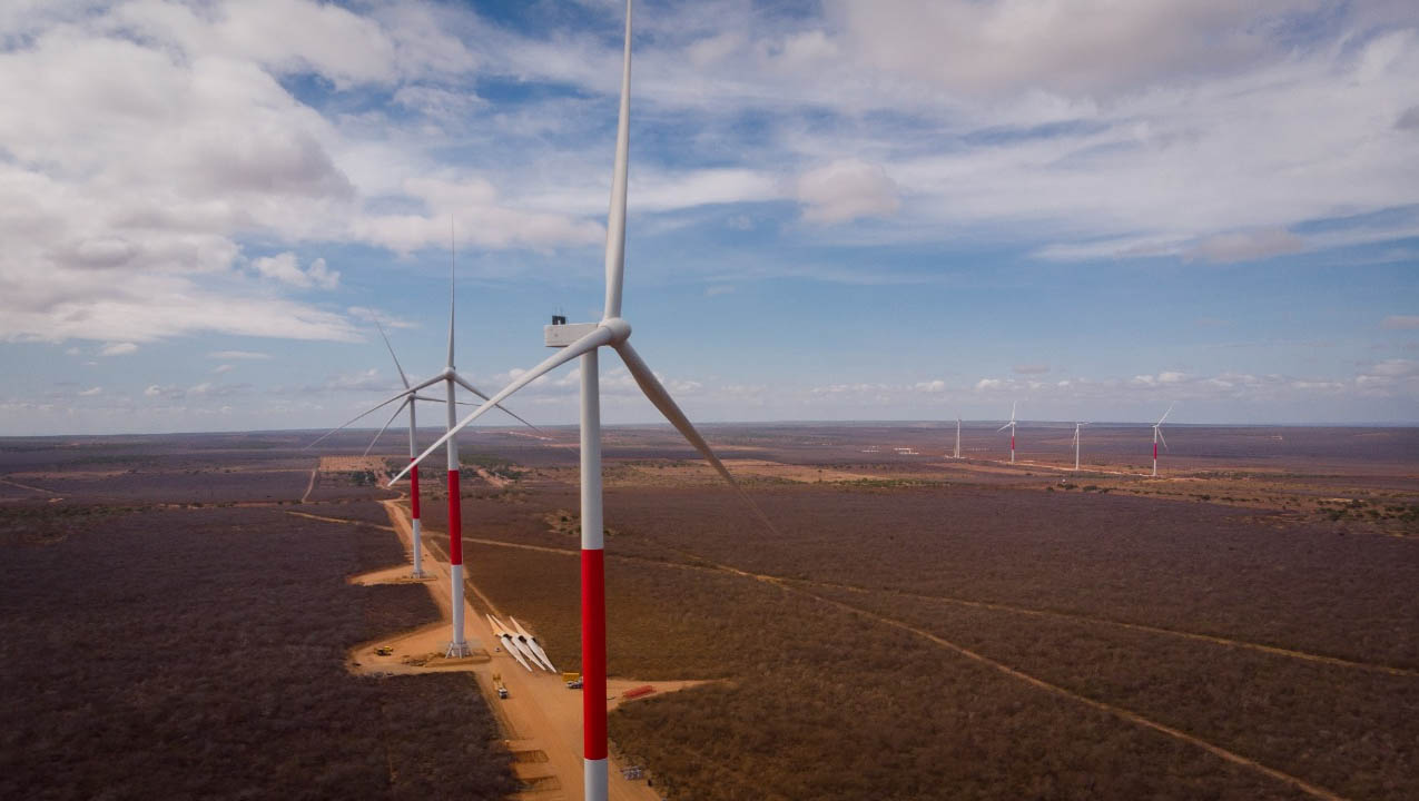   RN lidera leilões de energia e garante investimento de R$ 1,4 bilhões projetos eólicos. Os leilões de energia A-3 e A-4 foram realizados na quinta-feira (08) pela Agência Nacional de Energia Elétrica (Aneel) e a Câmara de Comercialização de Energia Elétrica (CCEE). O estado garantiu um total de 20 projetos de novas usinas eólicas para operação a partir de 2024 e 2025, atingido a liderança nos dois certames para a compra de energia.