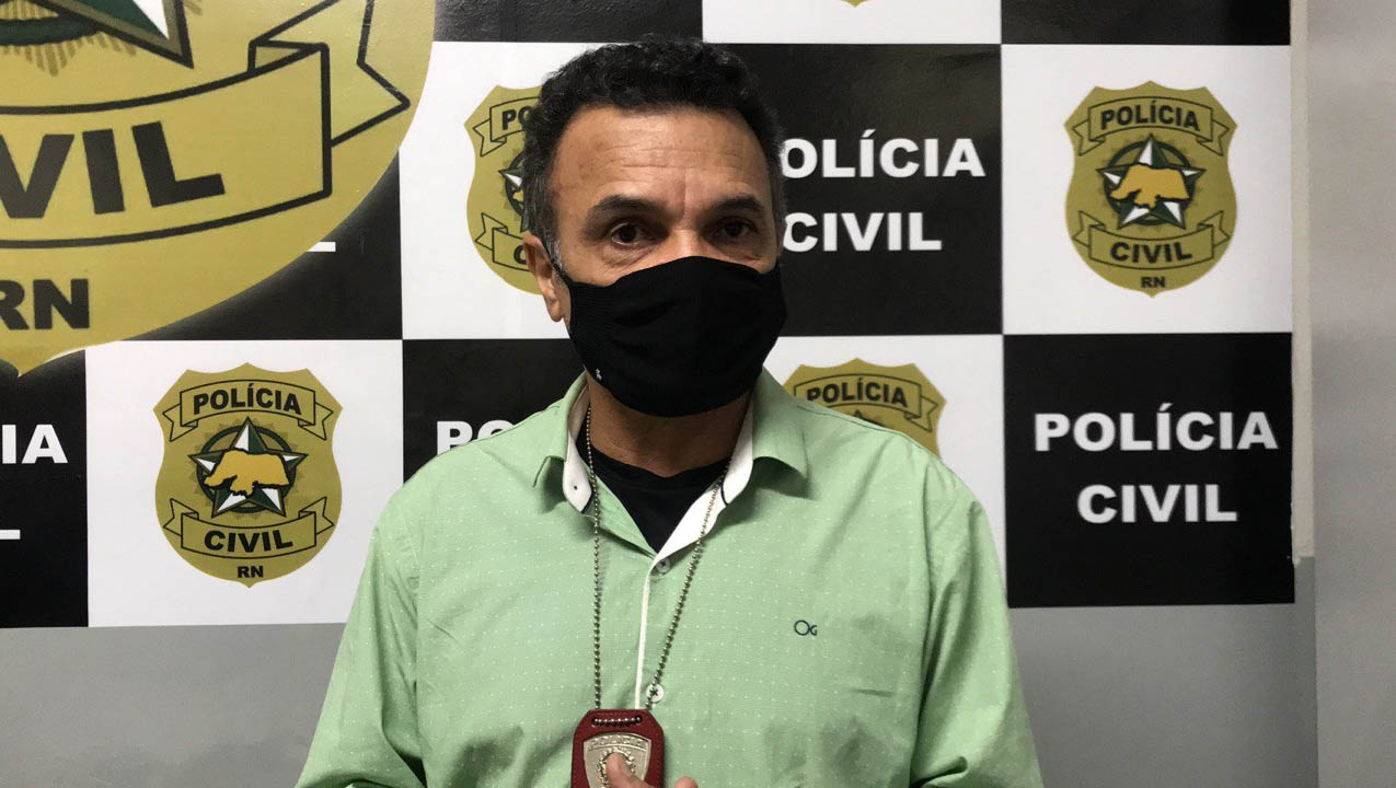   Delegado especial assume caso Luan; algumas perícias são enviadas para o ITEP de Natal. O delegado Marcos Vinicius, da DHPP de Natal foi designado especialmente para investigar o caso de Luan Carlos Melo Barreto, de 23 anos, assassinado na quinta-feira (1º) com um disparo de arma de fogo na cabeça. De acordo com o delegado, as investigações estão avançadas, materiais recebidos estão sendo analisados e as perícias estão sendo realizadas nas sedes do Itep em Mossoró e Natal, visando agilizar os procedimentos. 