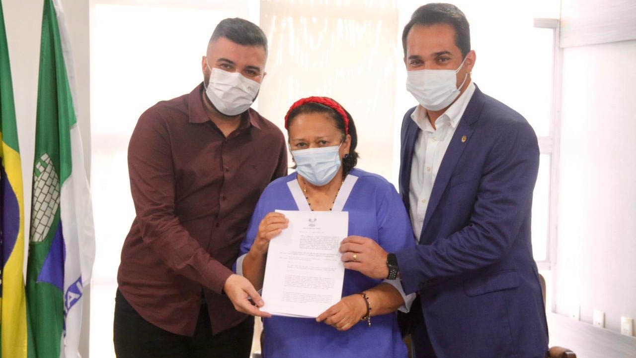   A PL prevê que, estes servidores tenha direito a um horário especial de trabalho sem necessidade de comprovação ou prejuízo da remuneração.  Petras esteve em Natal e foi recebido pela governadora Fátima Bezerra (PT) que assinou o Projeto de Lei Complementar .A mensagem da governadora será encaminhada à Assembleia Legislativa do Rio Grande do Norte (ALRN) para análise dos parlamentares e posterior aprovação.