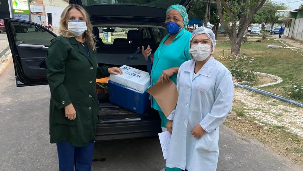   HRTM realiza dupla captação de órgãos para transplantes nesta terça, 20. São dois doadores, dos quais serão captadas as córneas, rins e fígado. Após a cirurgia, os órgãos serão enviados para pessoas que estão na fila de transplantes nos estados de Pernambuco e Ceará. Os dois doadores, um homem de 65 anos e uma mulher de 54 anos, faleceram em decorrência de um AVC. A solidariedade dos familiares vai ajudar a salvar e melhorar a qualidade de vida de, pelo menos, 8 pessoas.