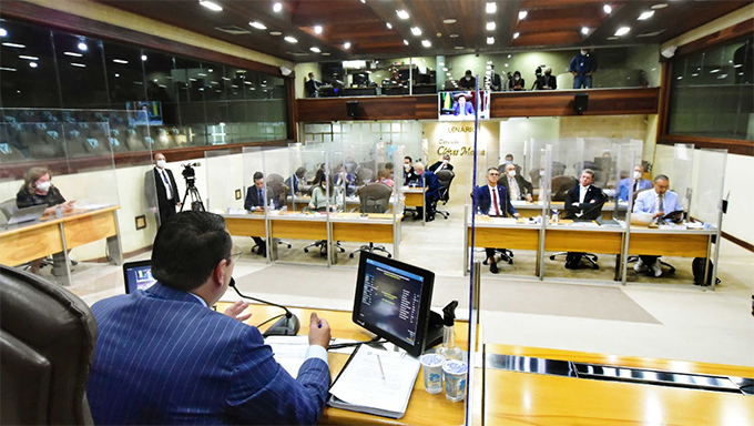  O líder do governo na Casa, deputado Francisco do PT, cujo nome foi indicado para compor o colegiado, afirmou, durante a discussão da matéria, que “Nós da bancada do governo, além de não temermos à CPI, estamos aqui para dar quorum”. Afirmou.