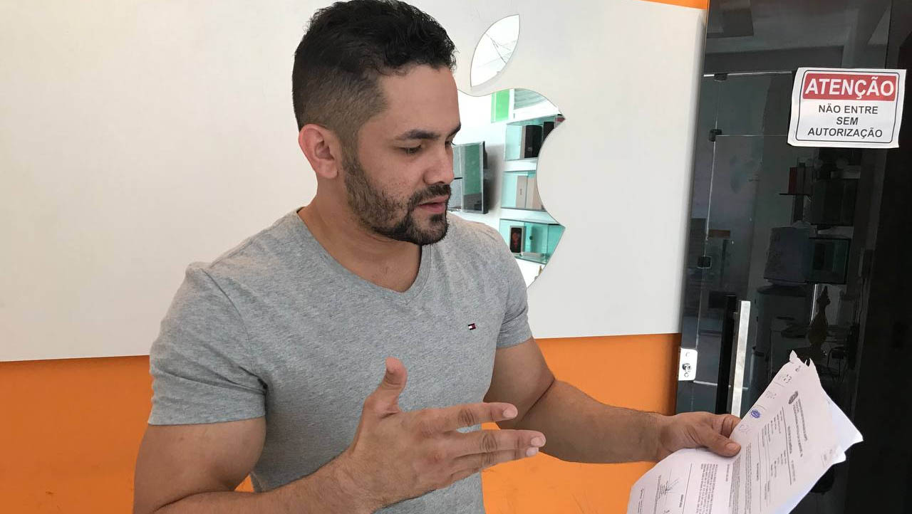   No mesmo dia em que perdeu o acesso a sua conta, o empresário registrou um Boletim de Ocorrência na Polícia Civil, bem como entrou com um processo para reaver o perfil. Obteve uma liminar obrigando o Instagram a devolver a conta em cinco dias após a notificação, sob pena de multa de R$ 500 por dia de desobediência. No entanto, a plataforma ainda não foi notificada, mantendo os transtornos na empresa de David.
