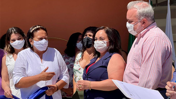   A governadora também inaugurou, junto com a comitiva, uma Central do Cidadão na cidade. “É muito trabalho que a governadora Fátima vem fazendo pelo estado, ações em prol do povo que têm nosso apoio. Nosso mandato anda lado a lado com o Governo do Estado”, afirmou o Senador Jean.