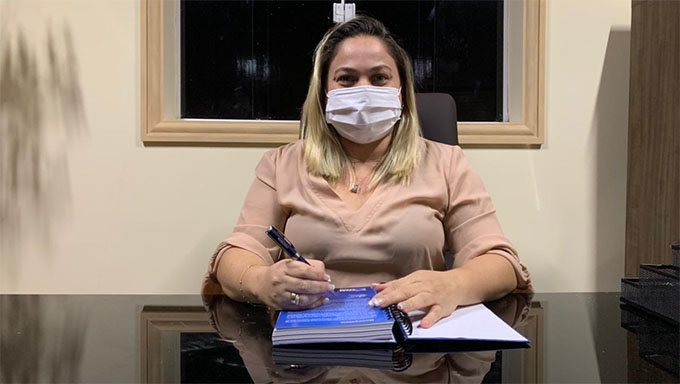   Além do salário de julho dentro do mês trabalhado, a prefeita Cinthia Sonale, também está realizando o pagamento da terceira parcela referente a folha de dezembro de 2020, deixada pela gestão anterior, conforme compromisso assumido com os servidores. Somente a folha da terceira parcela referente a dezembro de 2020, injeta R$ 42.975 mil reais na economia de Grossos