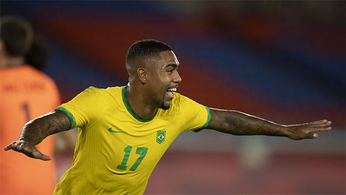   Com gol de Malcom, que entrou no lugar de Matheus Cunha no segundo tempo, o Brasil venceu a Espanha e ficou com o bicampeonato olímpico. Com o resultado, o país somou seu sétimo ouro, seis prata e 8 bronze nos Jogos de Tóquio, igualando o desempenho no Rio, cinco anos atrás.