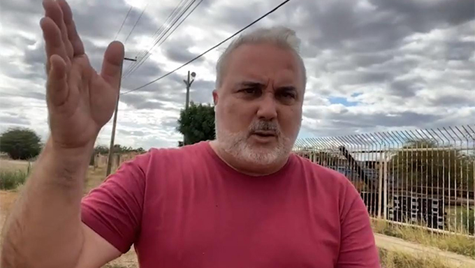   O senador Jean gravou um vídeo em frente a Base 34 da Petrobras, durante sua visita a Mossoró neste final de semana. Jean comentou sobre a saída da Petrobrás de Mossoró e afirmou que vai lutar no senado pela volta da Petrobrás já em 2023. Nós não queremos que a Petrobras saia do Rio Grande do Norte e vire uma sucata, uma mera lembrança, nós queremos a Petrobras permaneça no Rio Grande do Norte e no Nordeste” destaca Jean Paul.