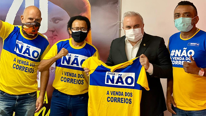   “Pequenos empreendedores serão os mais penalizados com venda dos Correios”, diz Senador Jean. “Os mais penalizados com o absurdo que é essa proposta da venda dos Correios são os pequenos e microempresários”, reforçou Jean.  O senador diz que muitos desses pequenos produtores ficarão à margem do atendimento se ocorrer a privatização, porque o serviço de transporte de suas mercadorias não dá lucro. “E é por isso que temos uma estatal, para atender a essas demandas que não dão lucro. Os Correios são a maior empresa de logística do Brasil”, afirmou o Senador.