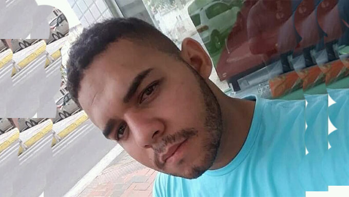   Vítima Jefferson da Silva Aires, de 22 anos, estava marcando bingo na praça do bairro ao lado de familiares quando os assassinos se aproximaram num veículo e já foram atirando. Descarregaram duas áreas; o caso deve ser investigado pela Divisão de Homicídios de Mossoró