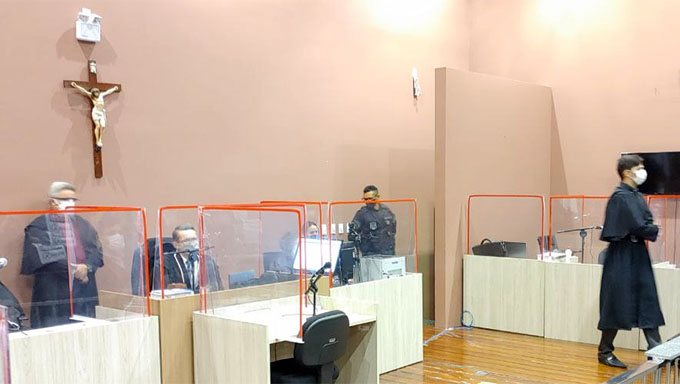   Réu Francisco Canindé havia espancado a mulher Raimunda Pinheiro, em outubro de 2020, com tanta força, que ela ficou na UTI por várias semanas, inconsciente em função das pancadas que sofreu na cabeça e a fraturas em várias partes do corpo. No Júri Popular, realizado nesta segunda-feira, dia 23, o Conselho de Sentença decidiu por condenar o réu a pena em regime semiaberto