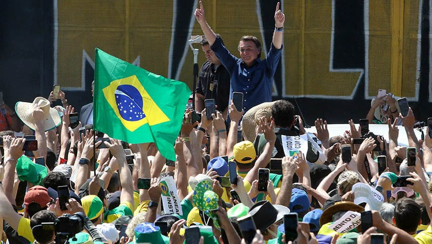    "Nem morto, nem preso... derrotado!”, diz o senador Jean sobre Bolsonaro. Os senadores da república repercutiram a participação do presidente da República, Jair Bolsonaro, em manifestações políticas, em Brasília e em São Paulo, nesta terça-feira (7), nas comemorações do Dia da Independência. Após afirmar que não cumprirá decisões do Ministro do STF, Alexandre de Morais, a defesa do impeachment de Bolsonaro foi feita pelo líder da Minoria, senador Jean Paul Prates (PT-RN) e pelo senador Alessandro Vieira (Cidadania-SE).