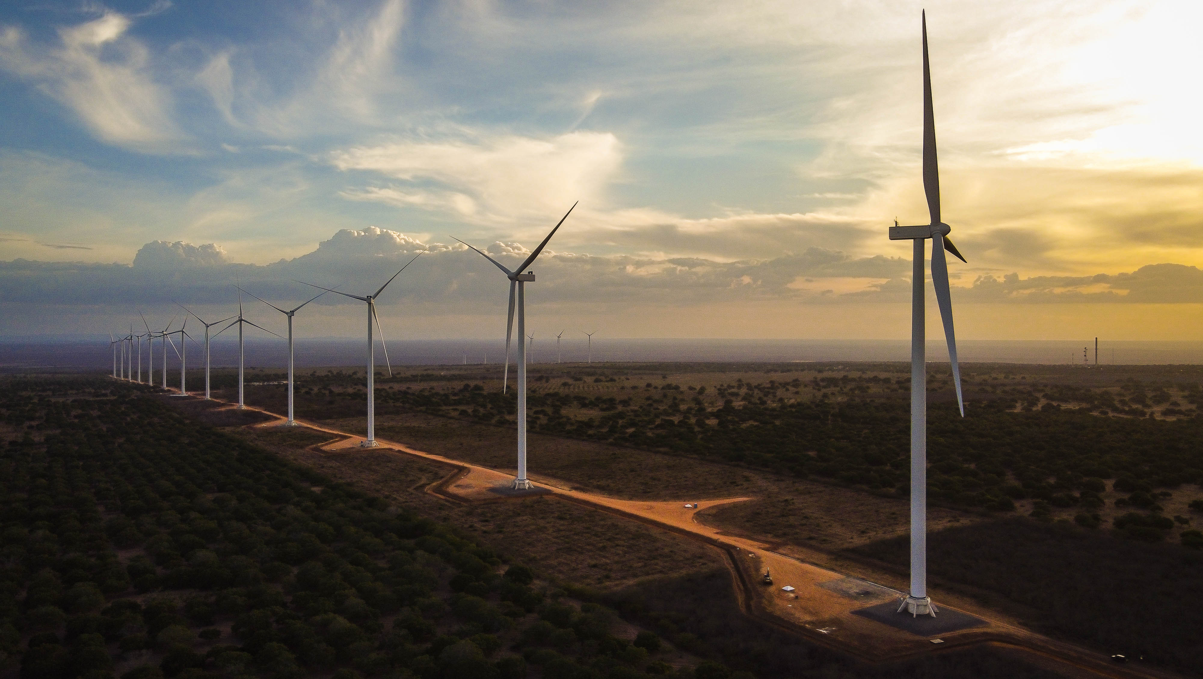   Voltalia começa a construir usinas solares que soma somam 320 megawatts, na Costa Branca . As usinas Solar Serra do Mel 1 (SSM 1) e Solar Serra do Mel 2 (SSM 2) fazem parte do Cluster Serra Branca, maior complexo eólico e solar no mundo, que possui capacidade total de 2,4 GW e conta com diversos parques eólicos em operação e centenas de megawatts em desenvolvimento.A construção das plantas solares vai gerar centenas de empregos diretos e indiretos, o que irá fomentar a empregabilidade na região.    