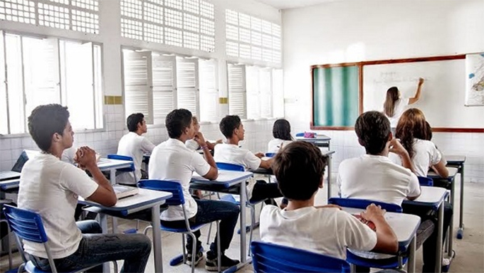   Governo do RN convoca mais 519 professores temporários para rede estadual de ensino. Profissionais serão distribuídos nas unidades de ensino das 16 diretorias regionais de Educação. Dos 519 convocados, 500 atuarão nas disciplinas da base comum curricular, 10 no eixo tecnológico da educação profissional e nove atuarão na educação do campo. Com essa nova chamada, serão 1.897 professores já convocados na gestão da professora Fátima Bezerra. Já os educadores efetivos convocados, desde 2019, somam 2.191