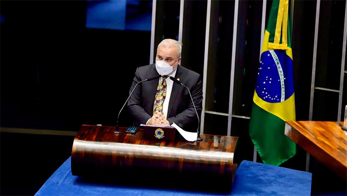   Proposta é relatada pelo Senador Jean e, caso seja aprovada, seguirá para análise da Câmara dos Deputados. O texto apresentado na forma de um substitutivo trouxe inovações importantíssimas para o setor, como definições técnicas, princípios da política setorial e diretrizes da exploração econômica de ferrovias.