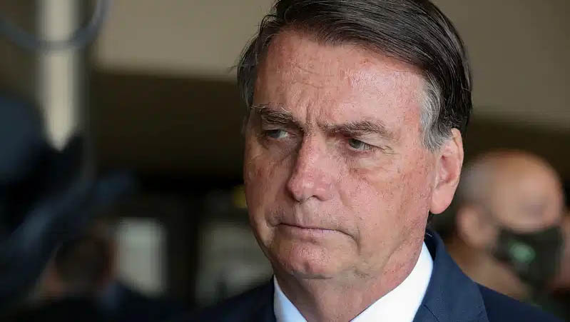   Renan diz que pelo menos 11 crimes serão atribuídos a Bolsonaro no relatório da CPI da Covid. A informação foi confirmada à GloboNews, neste domingo (10). A lista, segundo Renan, inclui crimes de responsabilidade, crimes contra a saúde pública e mesmo crimes contra a humanidade, além de condutas previstas no Código Penal. O relatório deve ser apresentado e votado ainda este mês, no senado.