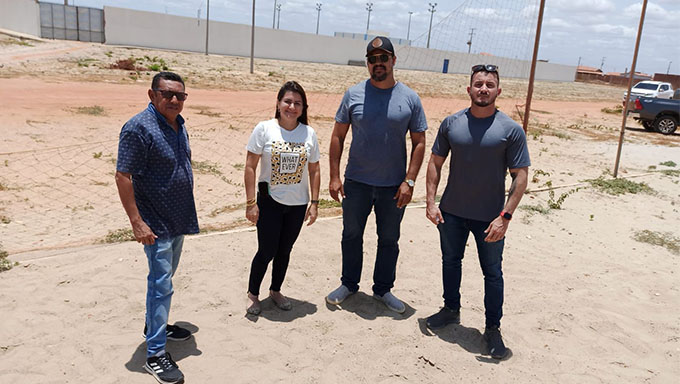   Dentre os pontos em que a prefeita se prontificou que a gestão vai realizar estão a de murar toda a áreas, arborizar, construir banheiros e vestiários.  “Sem dúvidas, com essas melhorias que serão implementadas, será um grande apoio para as escolinhas de vôlei feminino e masculino que serão atendidas e acompanhadas pela secretaria de esporte e lazer”, disse Adriel. 
