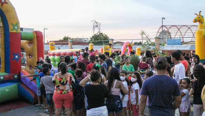   O evento foi realizado através da Secretaria de Assistência Social e contou com o apoio e a presença da prefeita Lidiane Marques, secretários e vereadores.  Foi uma tarde de muita alegria e diversão, com brincadeiras, lanches, trenzinho, pinturas, pula-pula e muita animação, que de forma descontraída animou e divertiu a criançada no embalo das músicas infantis durante o evento.