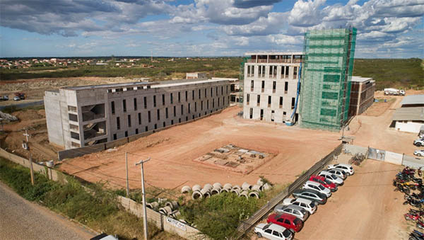   Serão licitados equipamentos como calandra de alta produção (passadora), lavadoras extratoras de roupa hospitalar de capacidade de 50kg e 100 kg e secadoras de roupa hospitalar de 50kg e 100kg. Os recursos para as aquisições serão viabilizados pelo acordo de empréstimo com o Banco Mundial, por meio do Projeto Governo Cidadão e Seplan RN. Empresas interessadas devem enviar suas propostas às 9h (horário de Brasília), pelo site www.licitacoes-e.com.br